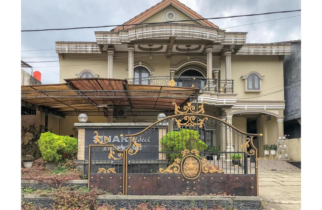 Enrekang Sinar Hotel מראה חיצוני תמונה
