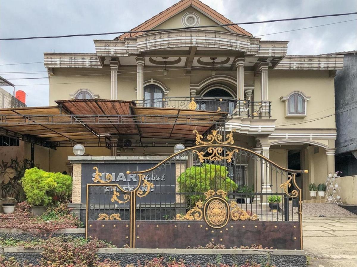 Enrekang Sinar Hotel מראה חיצוני תמונה